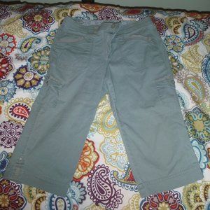 Ladies Gloria Vanderbilt Capri Pants - Size 10